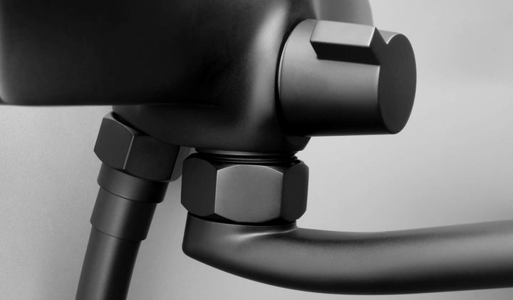 Bateria umywalkowa ścienna z wydłużoną wylewką - podłączenie na wąż Boro Czarny Mat